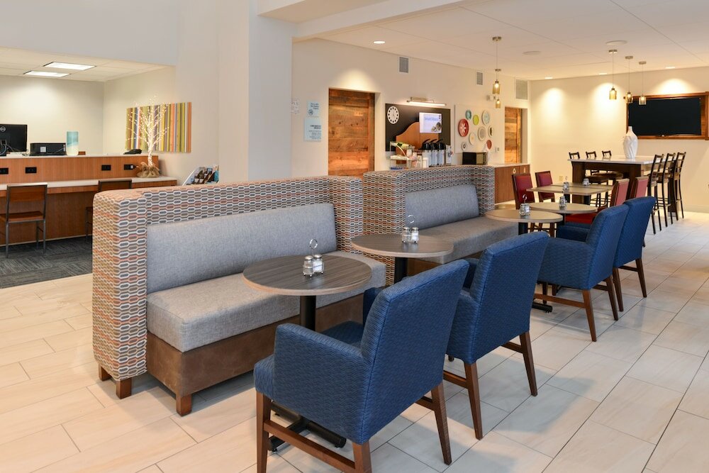 Фото Holiday Inn Express & Suites Raleigh Ne - Medical Ctr Area, an Ihg Hotel