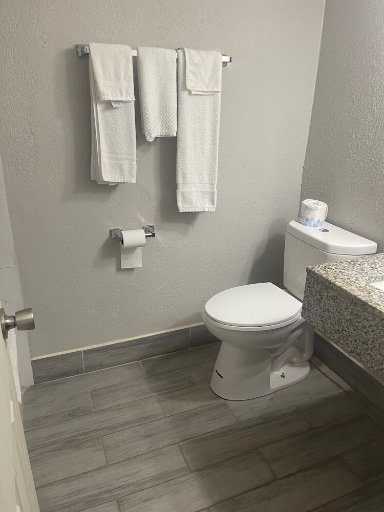 Фото Days Inn by Wyndham Salisbury, Nc