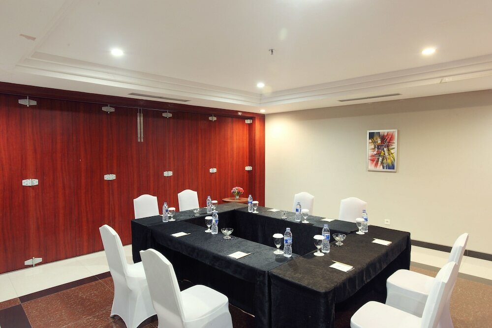 Фото Grand Hatika Hotel