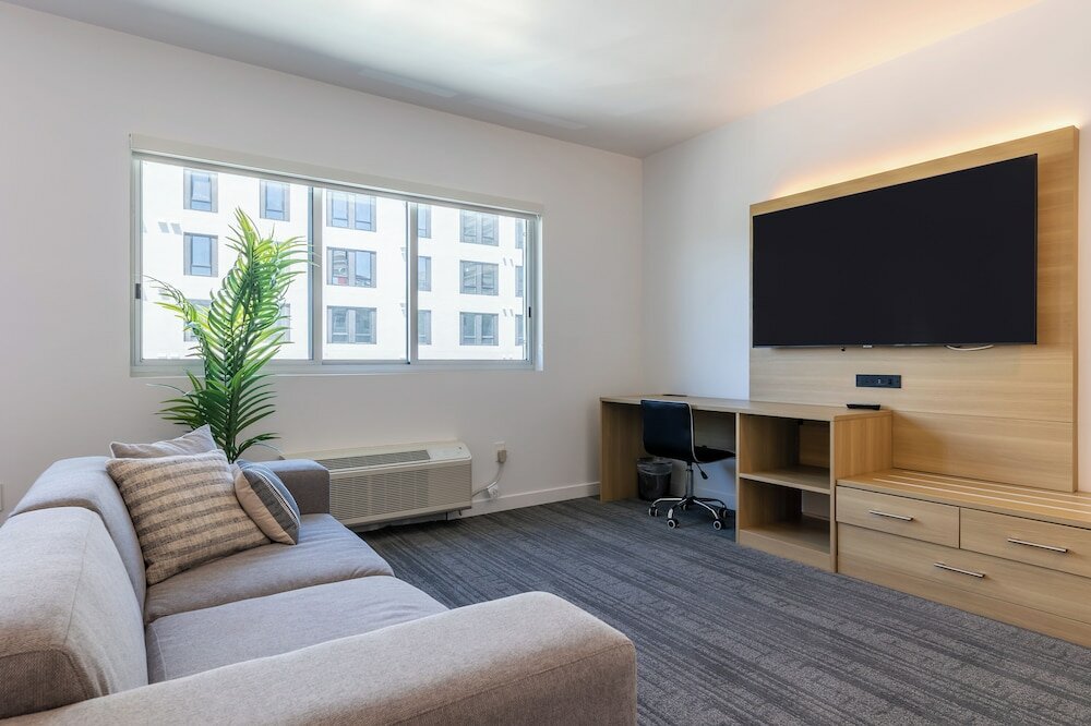 Фото Hotel Mai Downtown Long Beach