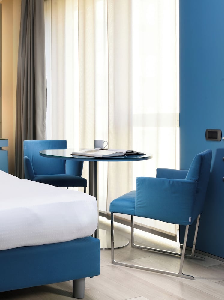 Фото Una Hotels Bologna Centro