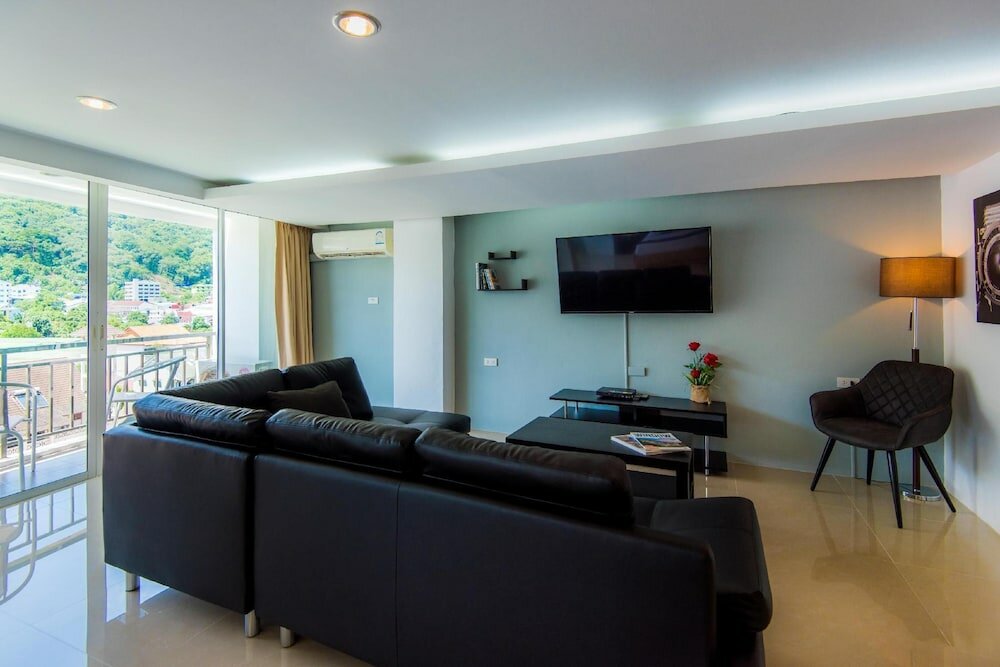 Фото Hallo Patong Hotel & Restaurant