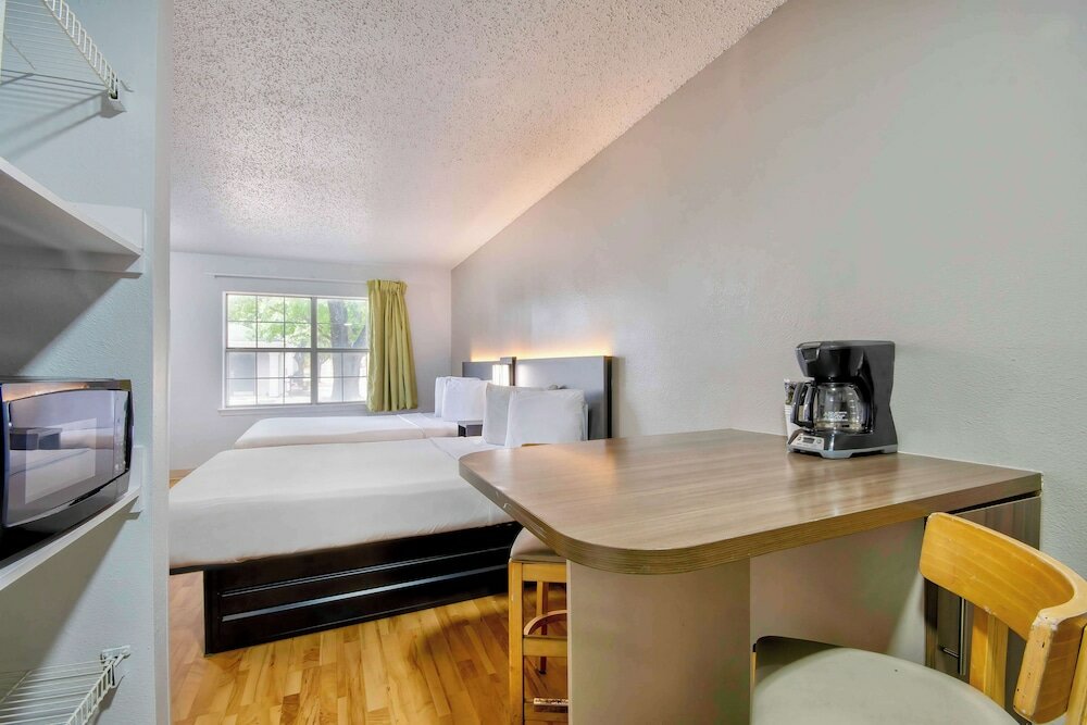 Фото Studio 6 San Antonio, Tx - Six Flags