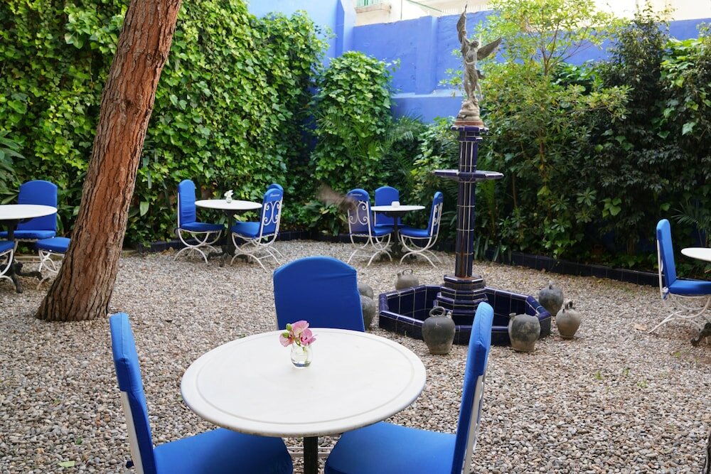 Фото Hotel Medium Renaixença