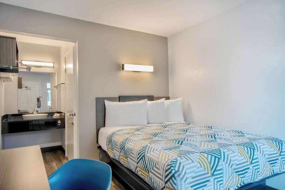 Фото Motel 6 Marina, Ca - Monterey