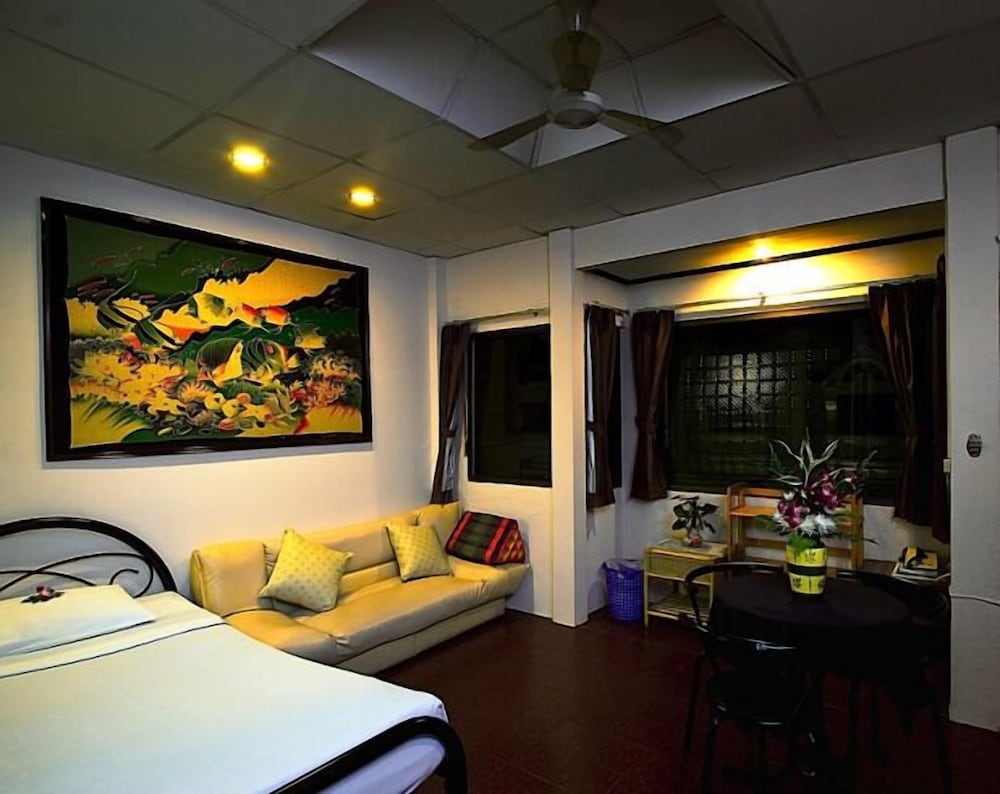 Фото Karon Cafe Inn