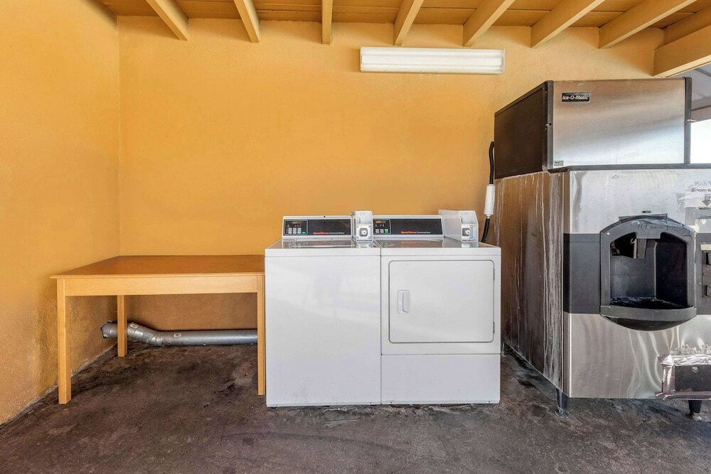 Фото Econo Lodge On Historic Route 66