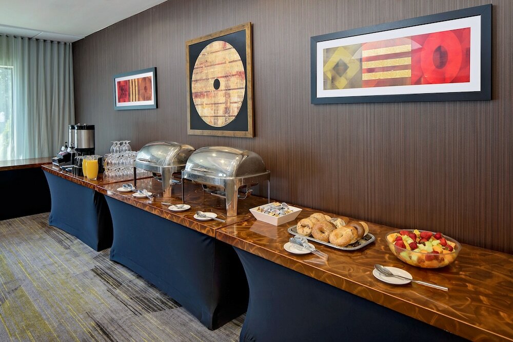 Фото Courtyard by Marriott Long Island MacArthur Airport