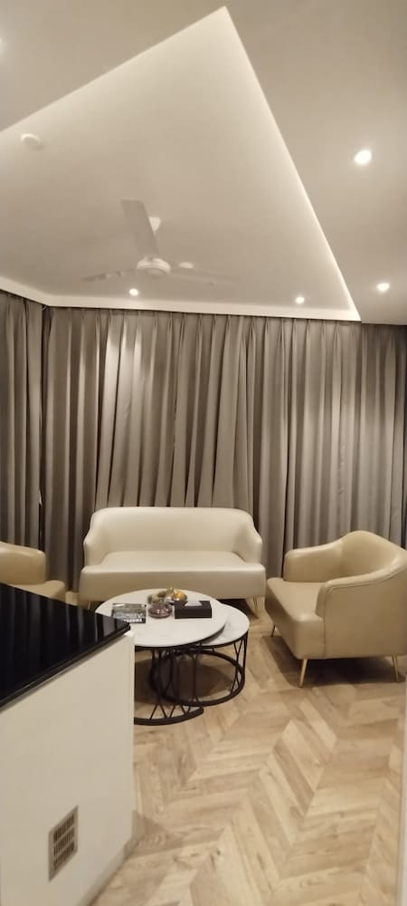 Фото Amanora The Fern Hotels & Club