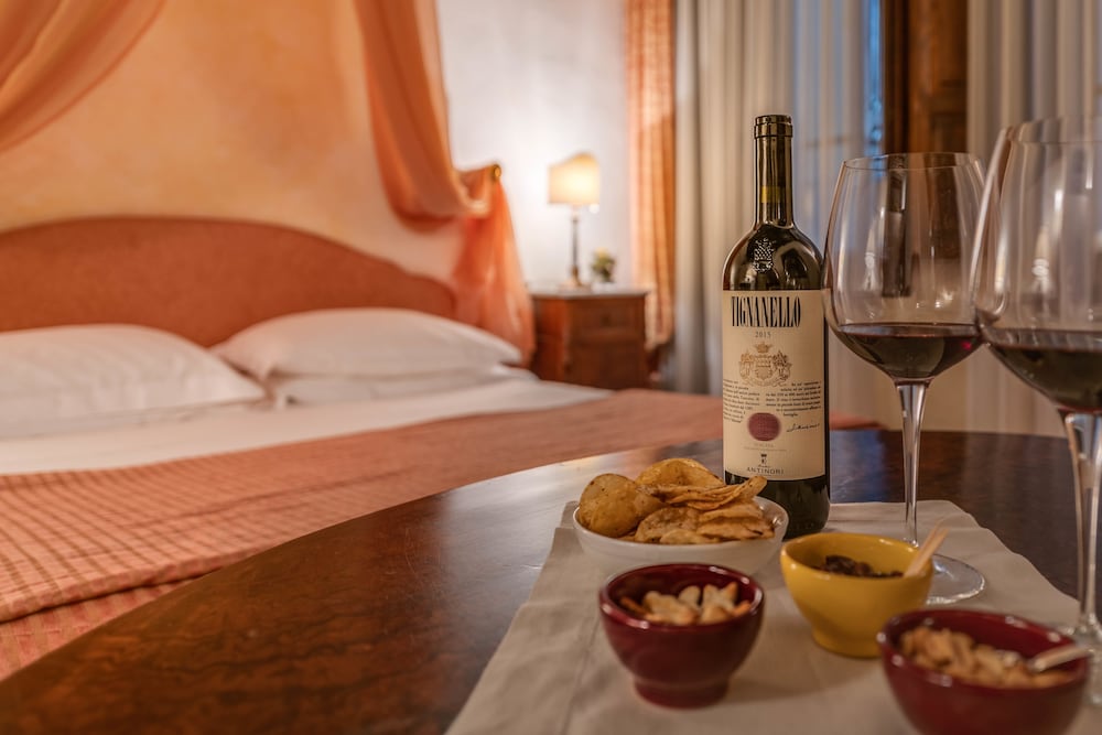 Фото In Piazza della Signoria - Residenza d'Epoca