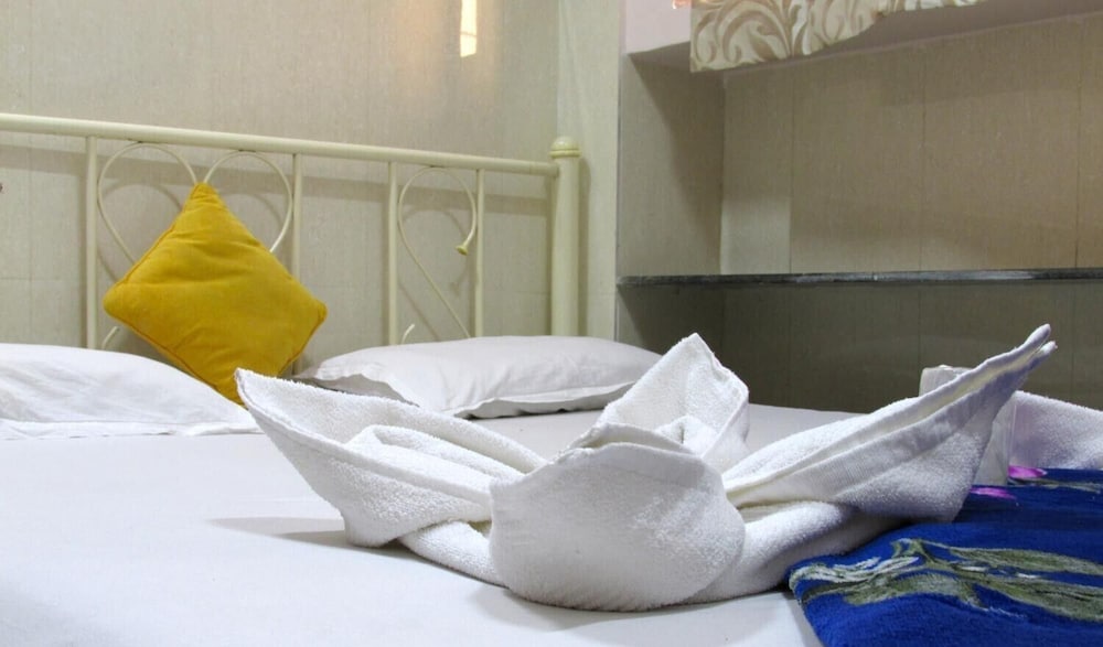 Фото Travellers Inn Mumbai