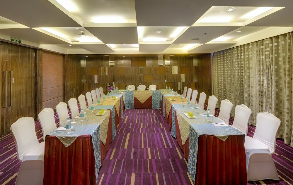 Фото The Pride Hotel