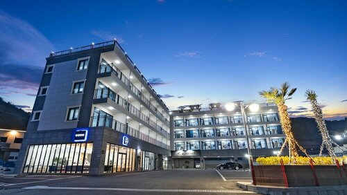 Гостиница Gold Beach Resort в Чолла-Намдо