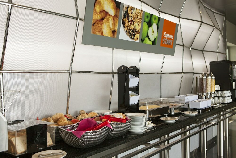 Фото Holiday Inn Express Lisbon Alfragide, an Ihg Hotel