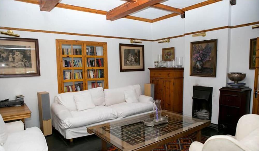 Фото Sandton Farmhouse Executive B&b