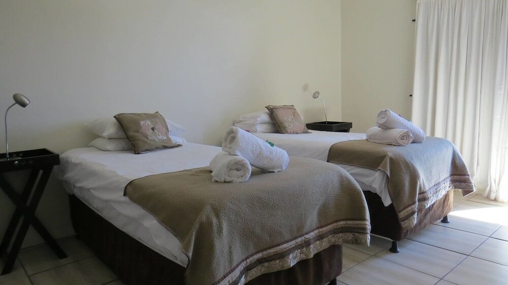 Фото Karoo-Koppie Guesthouse