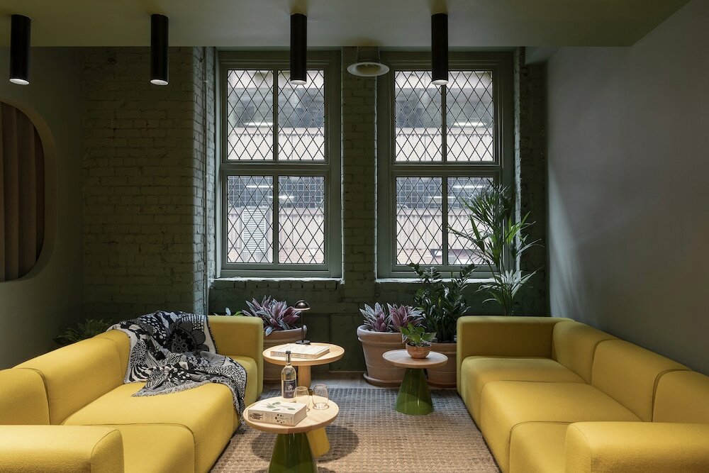 Фото Whitworth Locke