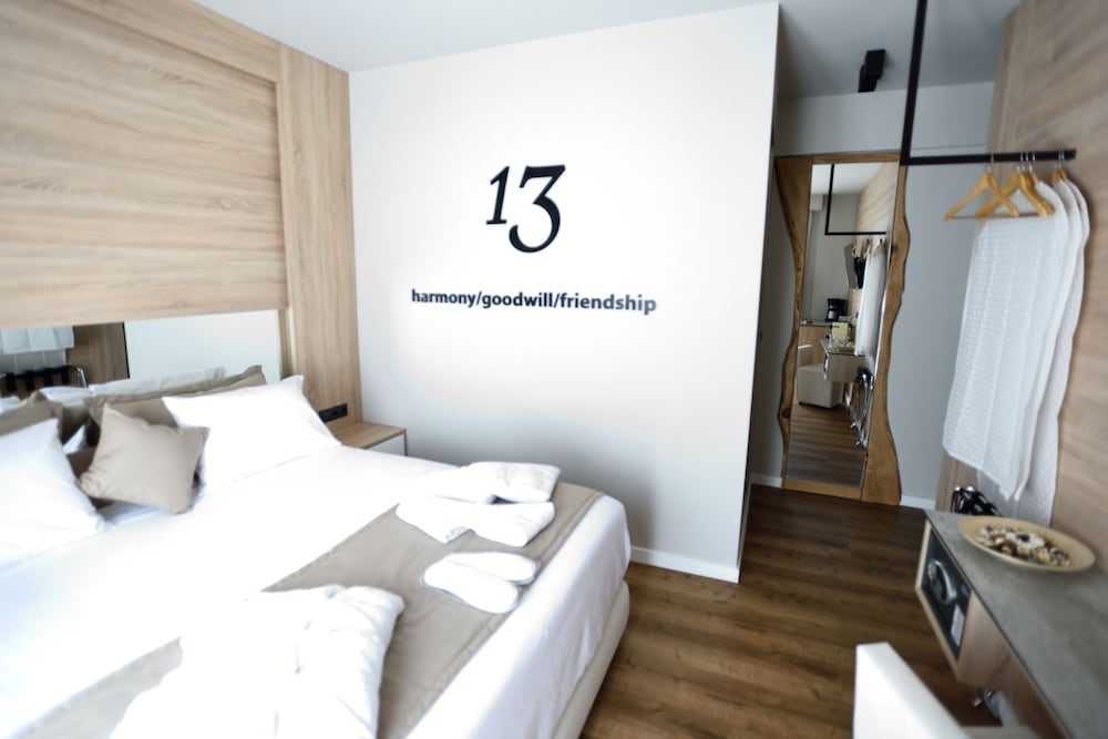 Фото Magnifique Luxury Suites