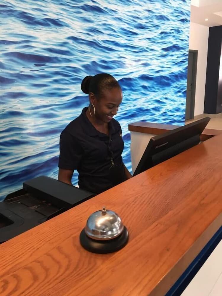 Фото Commodore Suites