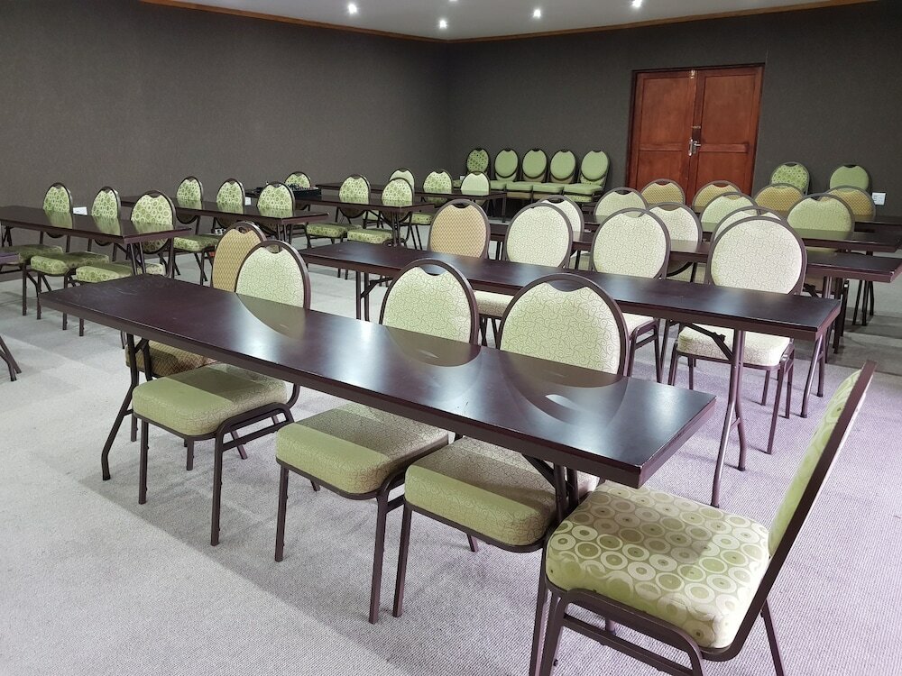 Фото Oceans Hotel & Self Catering