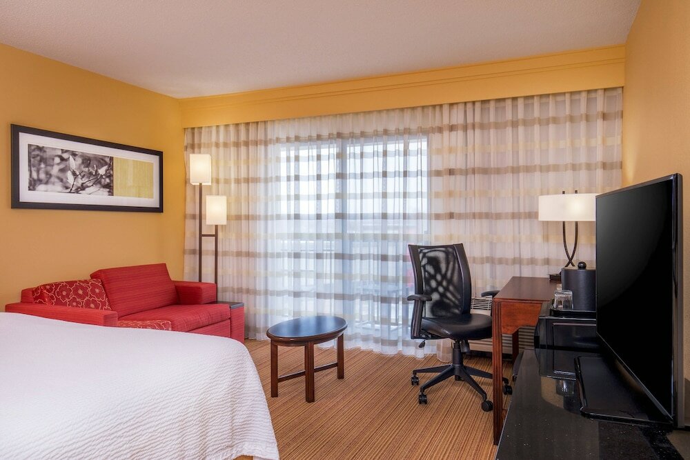 Фото Courtyard by Marriott Hartford Manchester