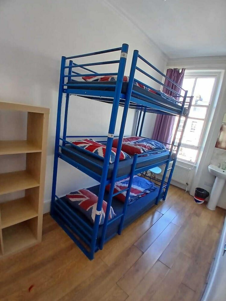 Фото Saint James Backpackers