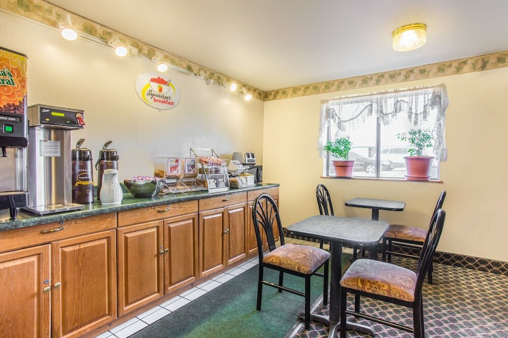 Фото Super 8 by Wyndham Richmond/Broad Street