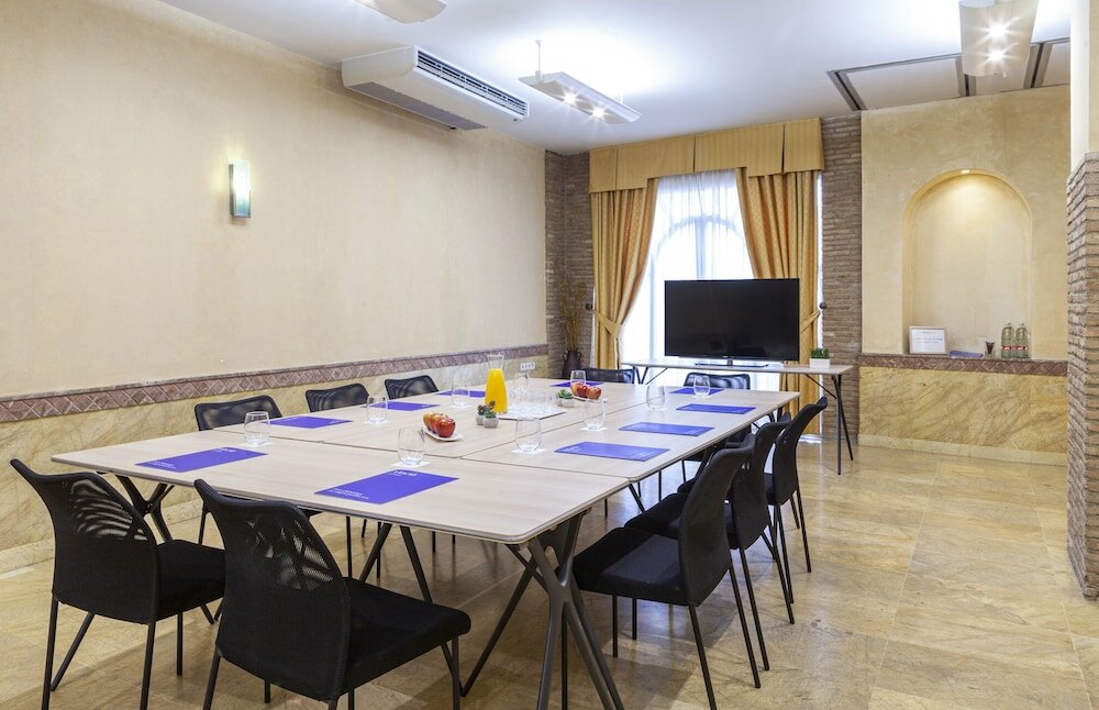 Фото Hotel Macià Alfaros