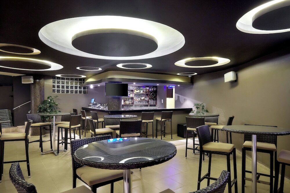 Фото Отель Protea Hotel by Marriott Kampala Skyz