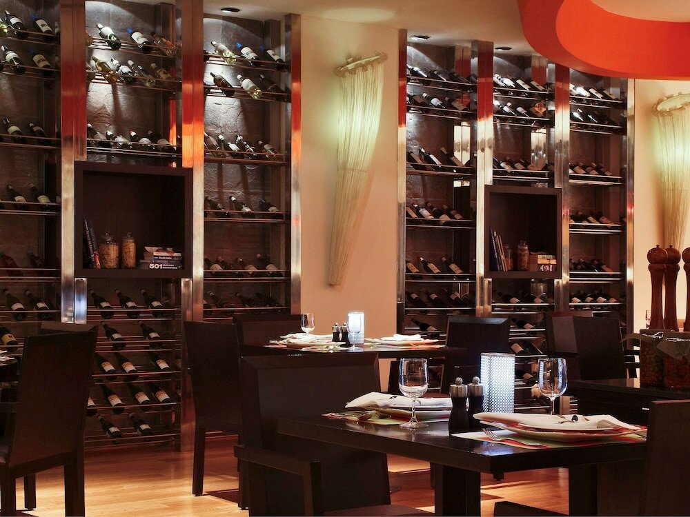 Фото Novotel Mumbai Juhu Beach Hotel