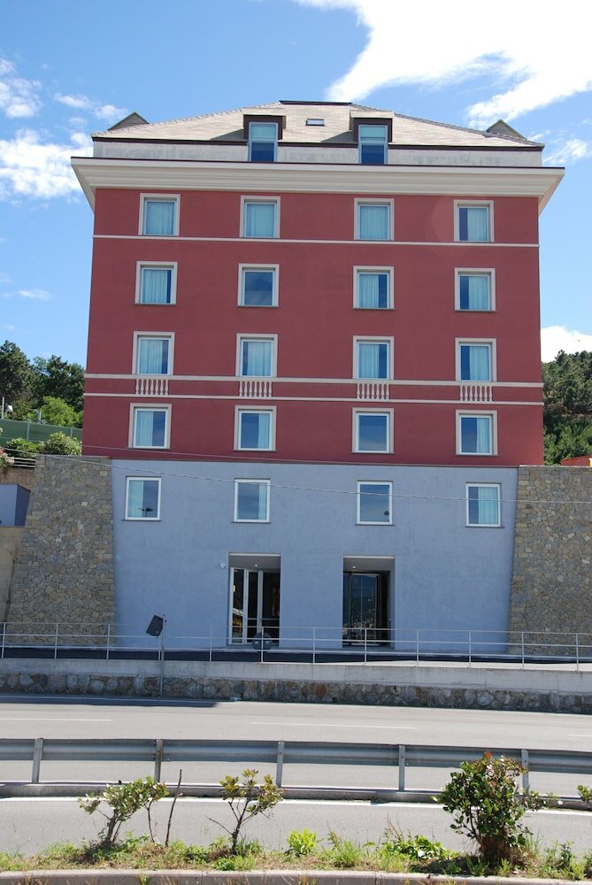 Фото Sea Art Hotel
