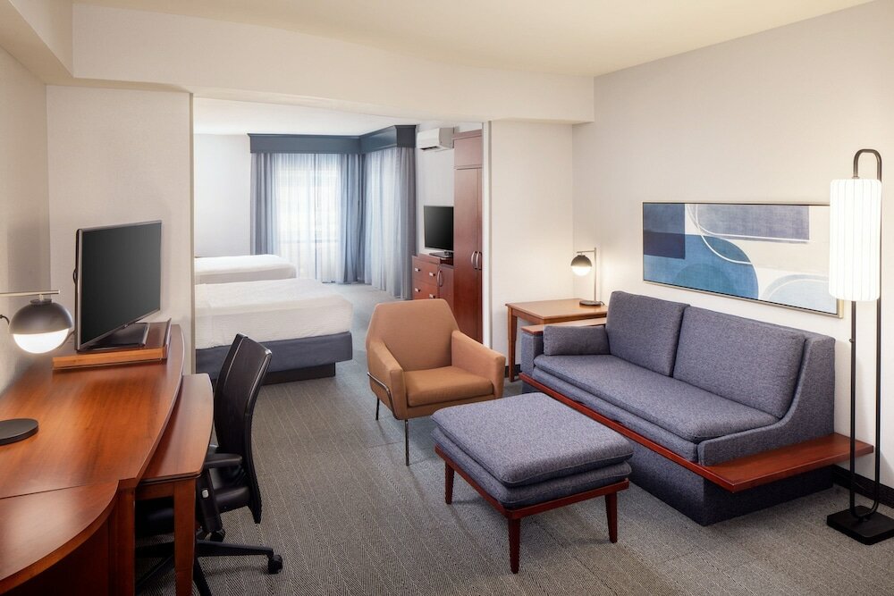 Фото Courtyard by Marriott Charleston Downtown/Civic Center