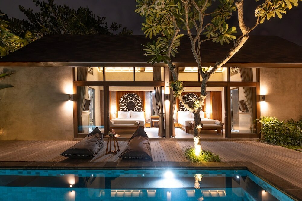 Фото Taman Dharmawangsa Suites