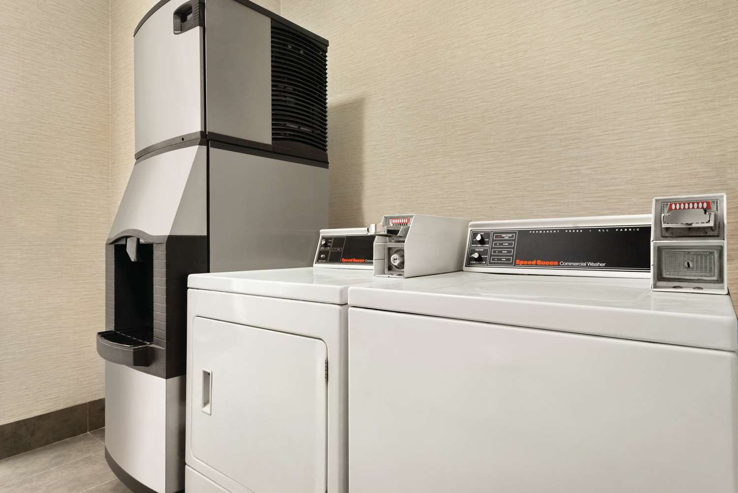 Фото Hampton Inn & Suites Ft. Wayne-North