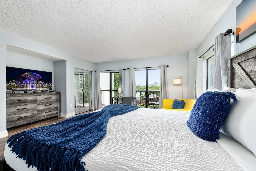 Фото Enclave Hotel & Suites Orlando, a staySky Hotel & Resort