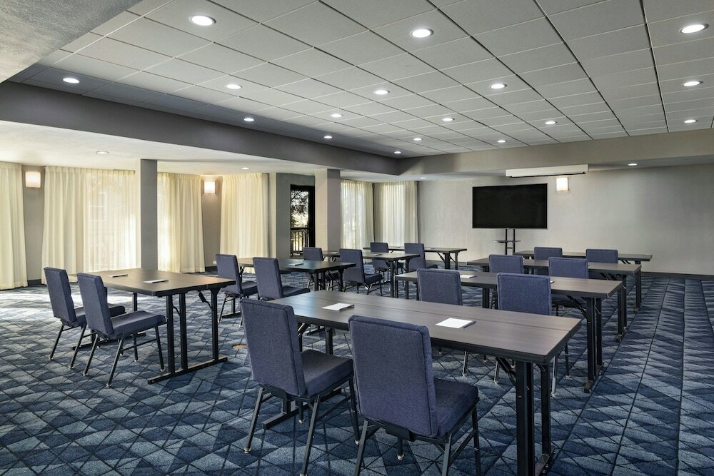 Фото Courtyard by Marriott Austin The Domain Area