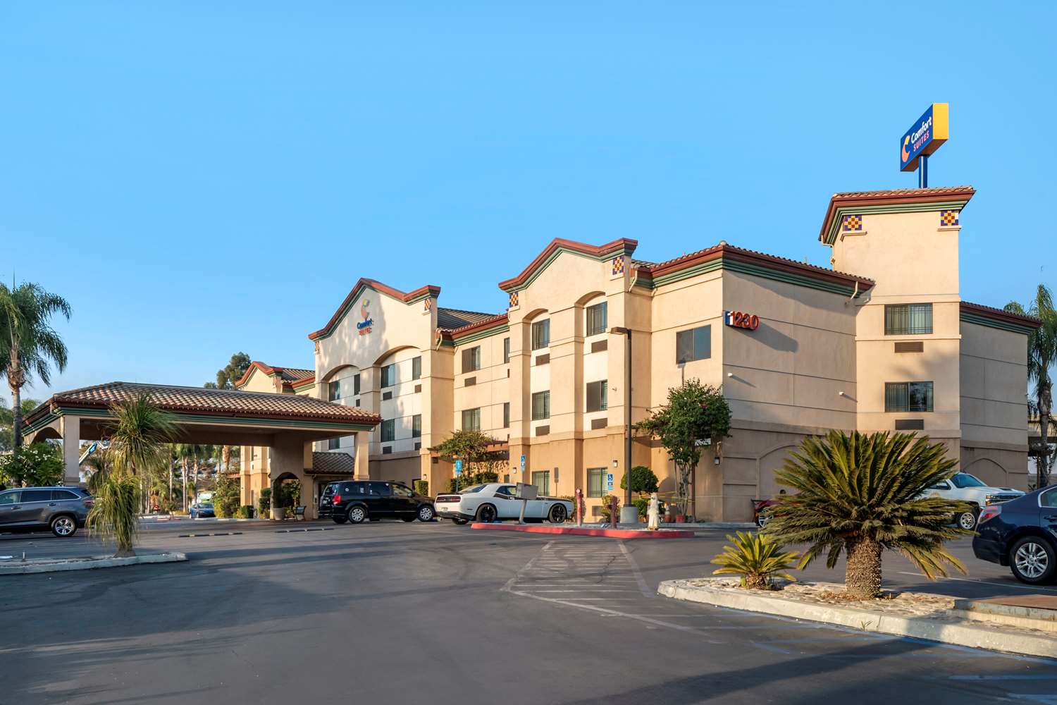 Фото Citrus Suites Redlands Loma Linda