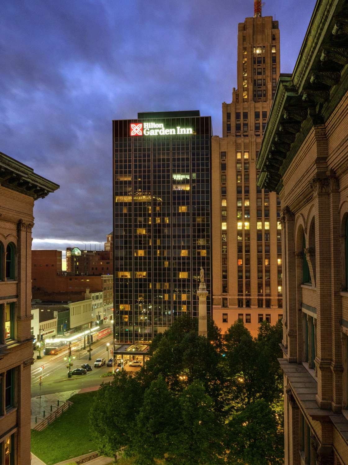 Фото Hilton Garden Inn Buffalo Downtown