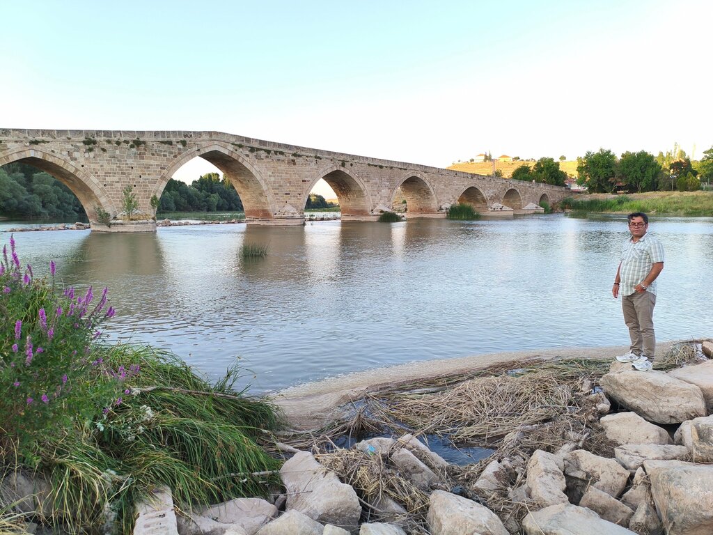 Landmark, attraction Shahrukh Bridge, Sarioglan, photo