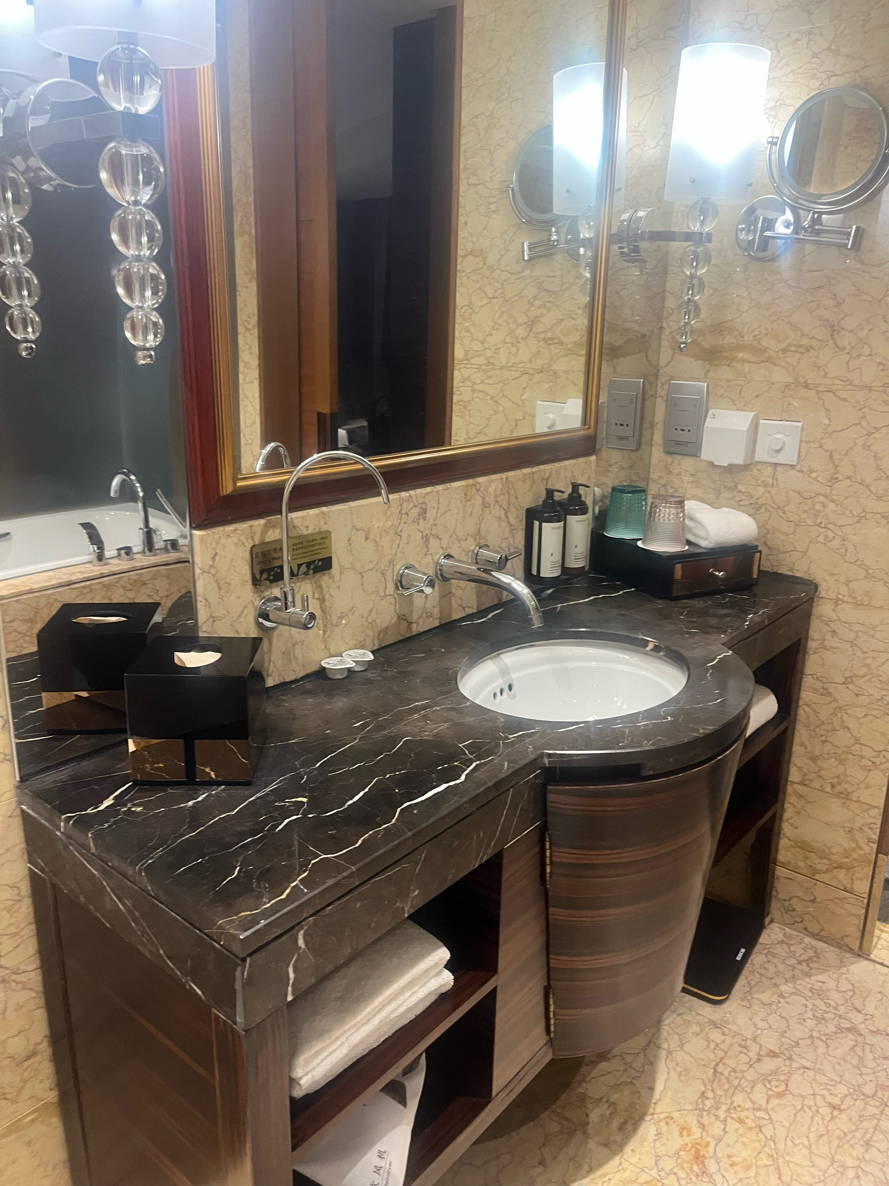 Фото Lake View Hotel