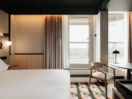 Фото DoubleTree by Hilton Amsterdam Centraal Station