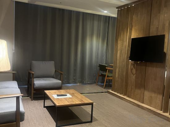 Фото First Stay Hotel