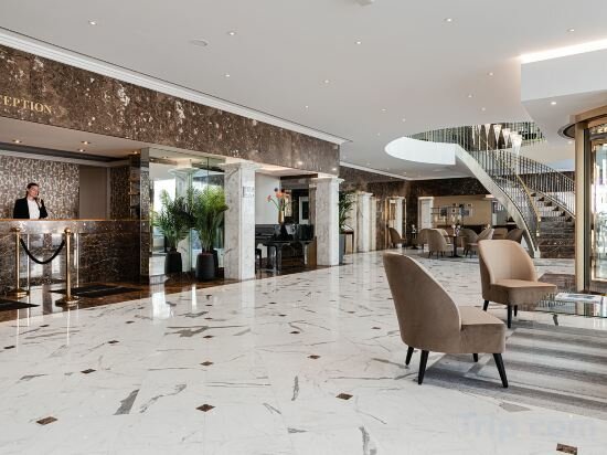 Фото Warwick Geneva