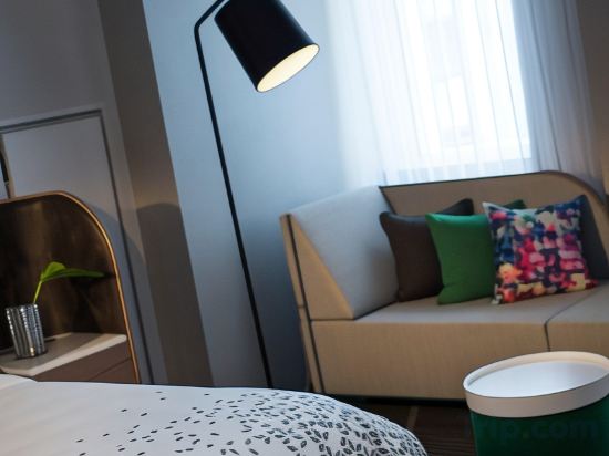 Фото Renaissance Montreal Downtown Hotel