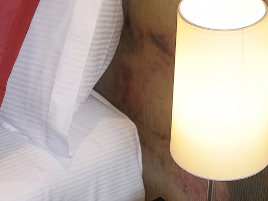 Фото The Queen’s Gate Hotel