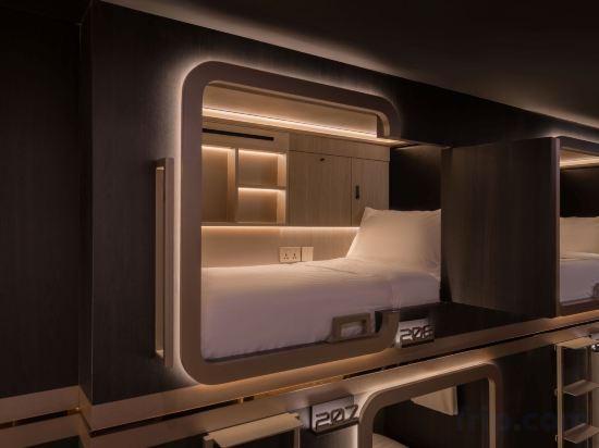 Фото Cube Social Boutique Capsule Hotel @ Boat Quay