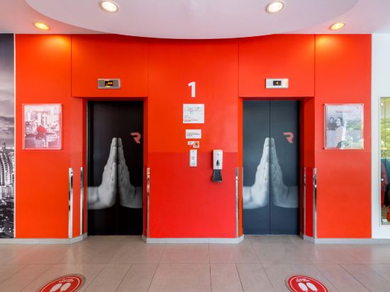 Фото Red Planet Bangkok Surawong