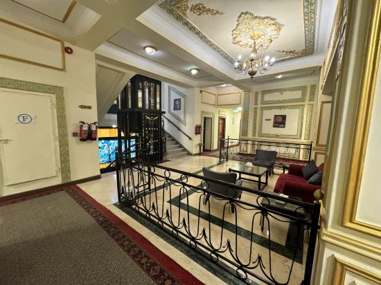 Фото Cosmopolitan Plaza Inn Hotel