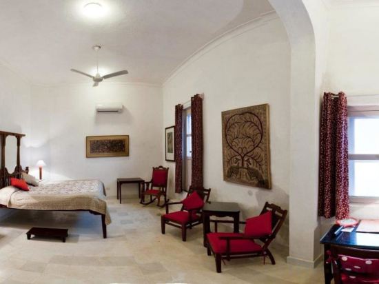 Фото Neemrana's - Hill Fort - Kesroli