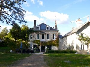 Maison l'Amerique Welcome You to One of Their Rooms. Dogs Are Also Welcomed (Centre-Val de Loire, Loiret, Arrondissement d'Orléans, Saint-Jean-le-Blanc, Levée de la Chevauchée, 130), hotel